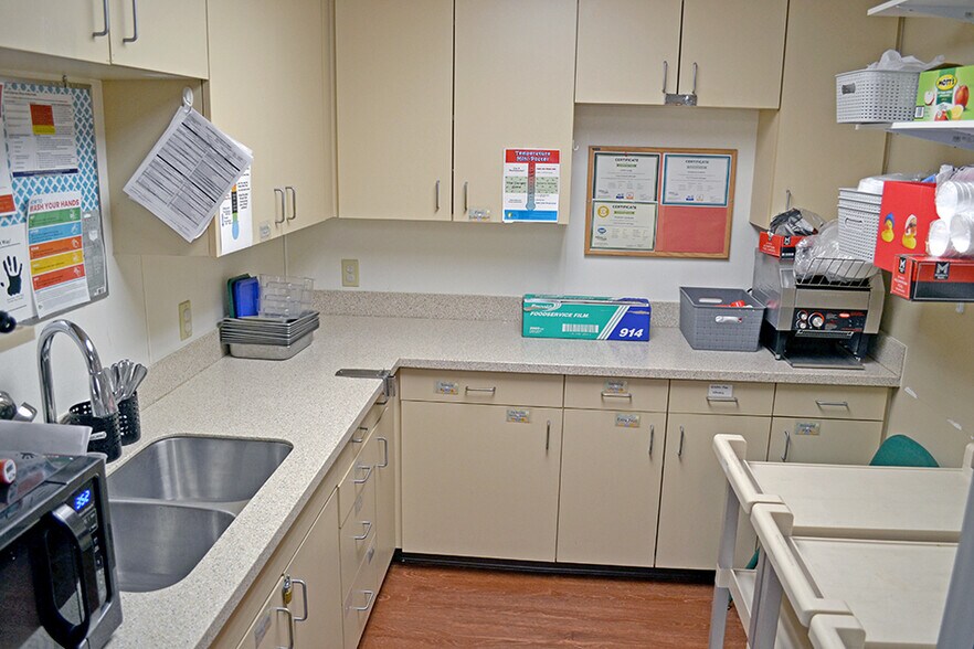 More Photos Of 1249 20th St, Granite City Daycare Center For Sale