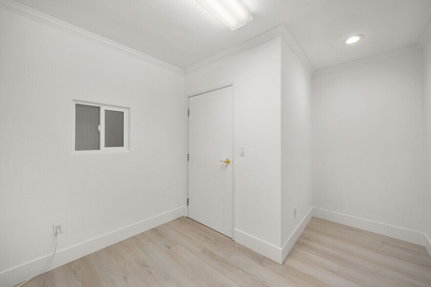 More Photos Of 607 N Anaheim Blvd, Anaheim Office For Sale