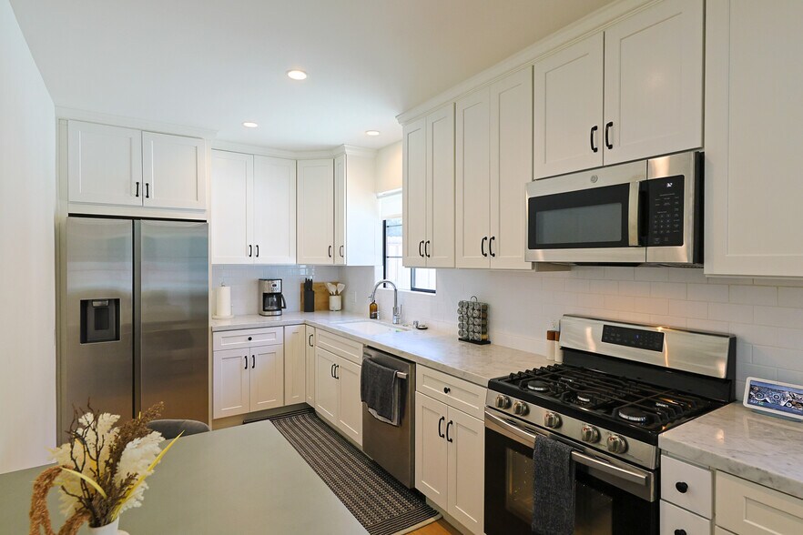More Photos Of 22227 Pacific Coast Hwy, Malibu Apartments For Sale