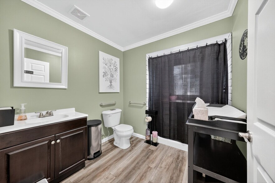 More Photos Of 302 S Lincoln Dr, Troy Office For Sale