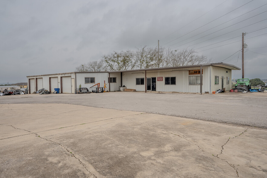 Primary Photo Of 2121 N Saint Joseph St, Gonzales Auto Repair For Sale