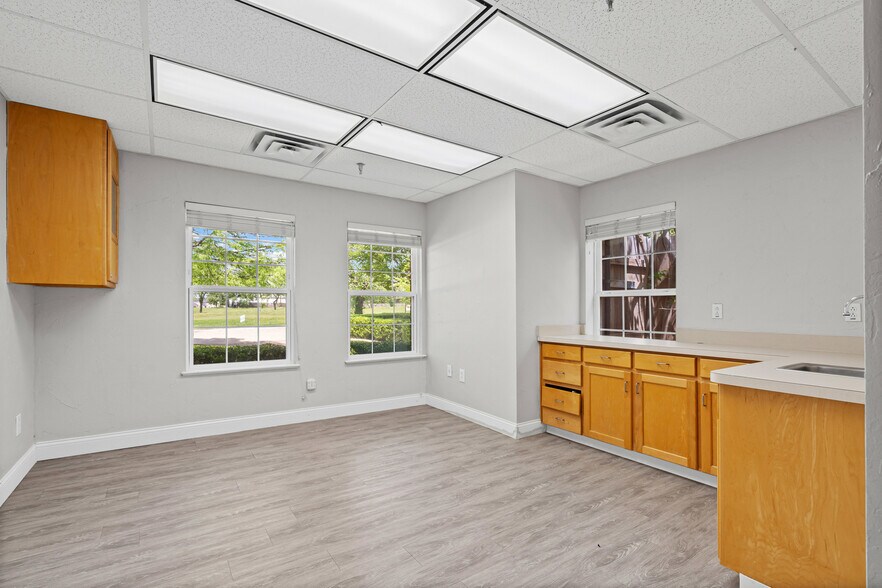 More Photos Of 6221 Colleyville Blvd, Colleyville Medical For Lease