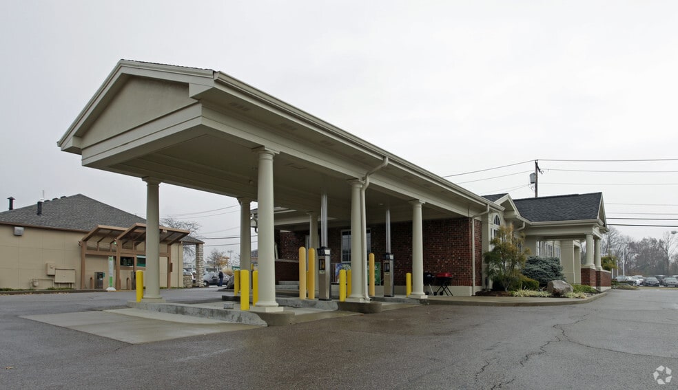 More Photos Of 9635 Montgomery Rd, Cincinnati Bank For Lease