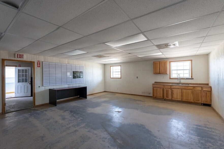 More Photos Of 992 FM 81, Goliad Warehouse For Sale