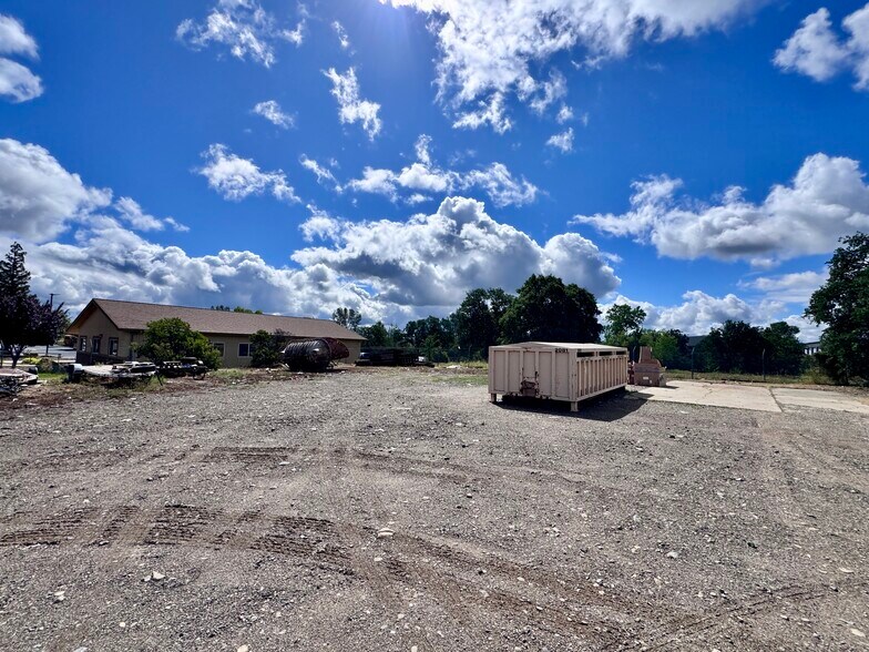 More Photos Of 1593 Beltline Rd, Redding Manufacturing For Lease
