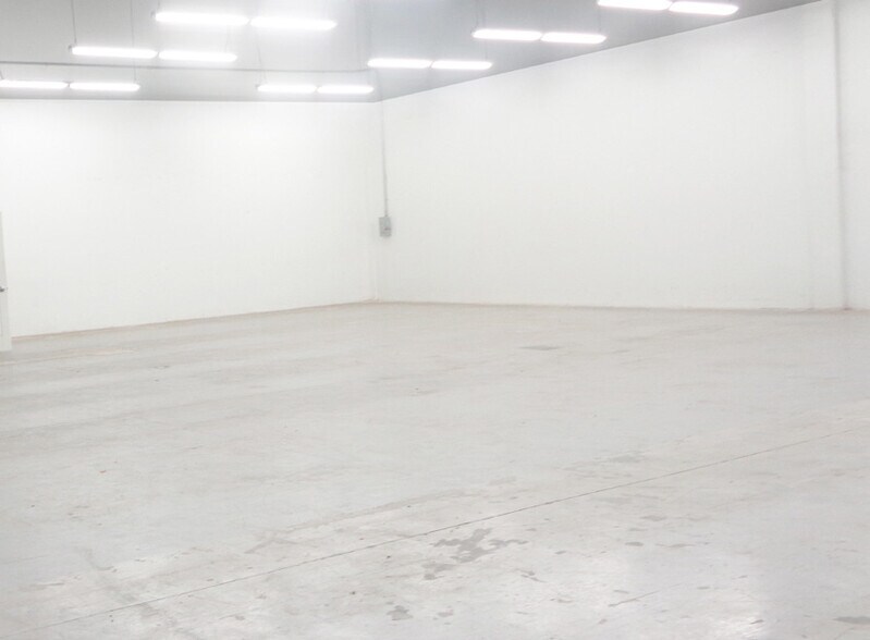 More Photos Of 5501-5553 N Nob Hill Rd, Sunrise Light Distribution For Lease