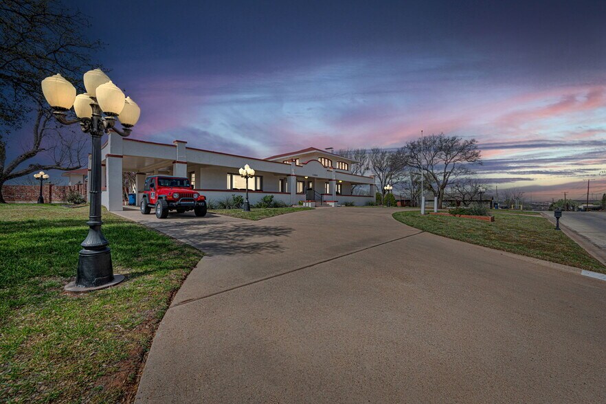 More Photos Of 1400 Sam Houston St, Sweetwater Hospitality For Sale