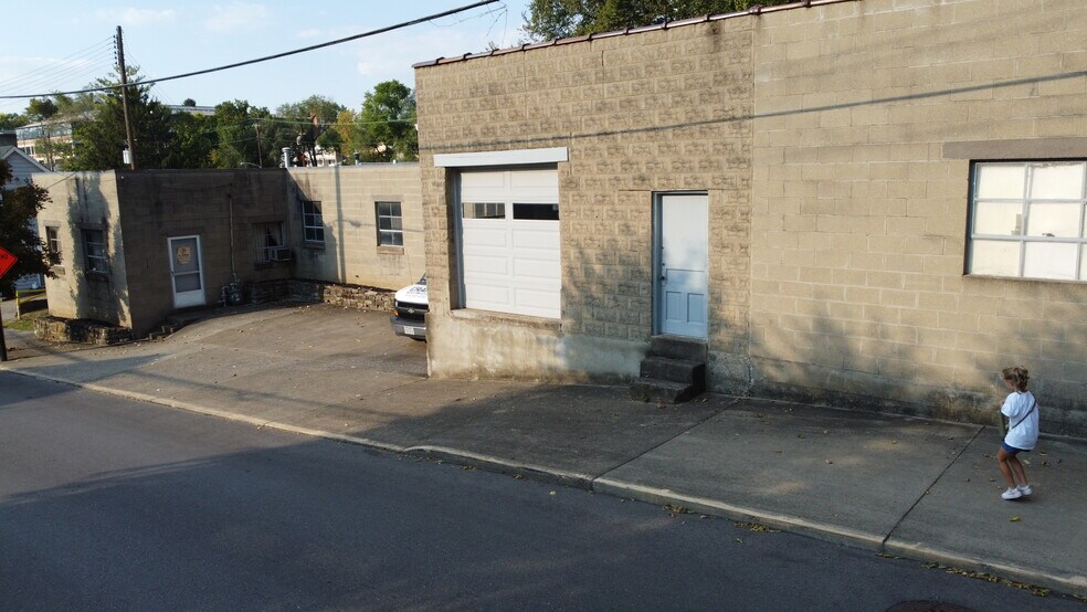 More Photos Of 617 Berry Ave, Bellevue Warehouse For Sale