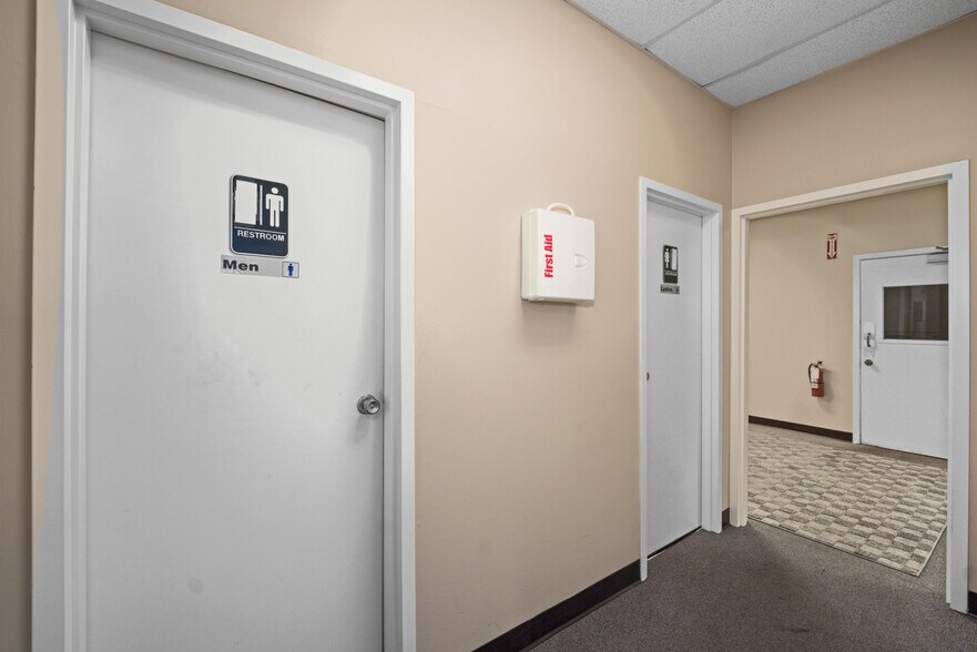 More Photos Of 6546 Petropark Dr, Houston Warehouse For Lease