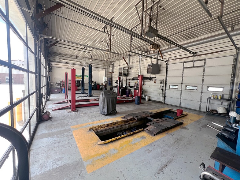 More Photos Of 391 Franklin St, Carlyle Auto Repair For Sale