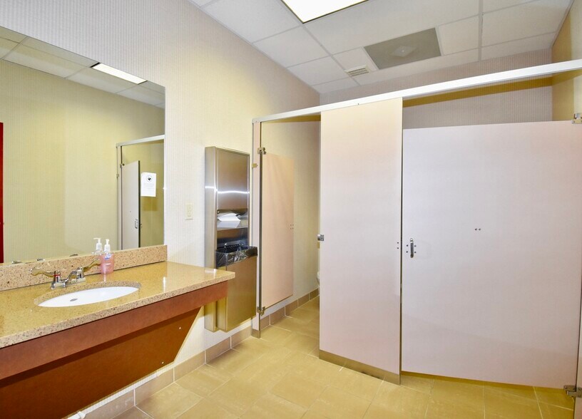 More Photos Of 79 Stonebridge Blvd, Jackson Office For Lease