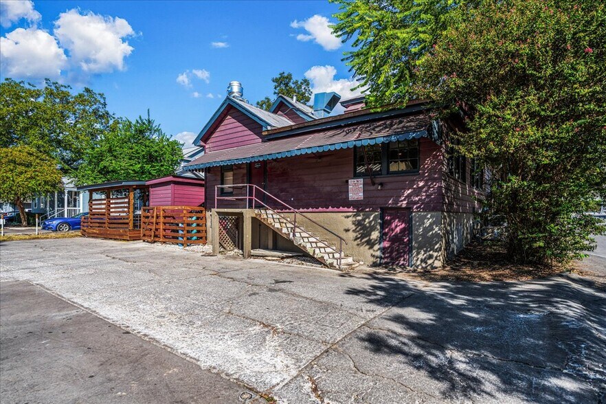 More Photos Of 217 W Hopkins St, San Marcos Restaurant For Sale