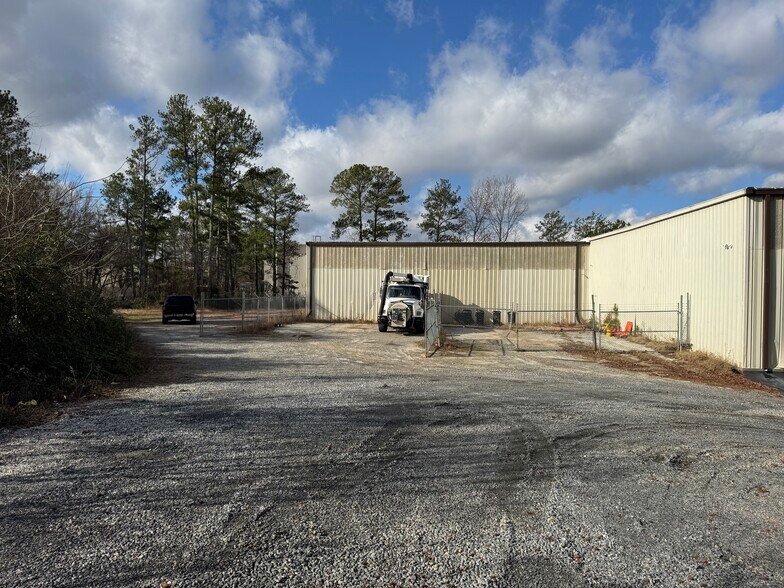 More Photos Of 4601 Lewis Rd, Stone Mountain Distribution For Lease