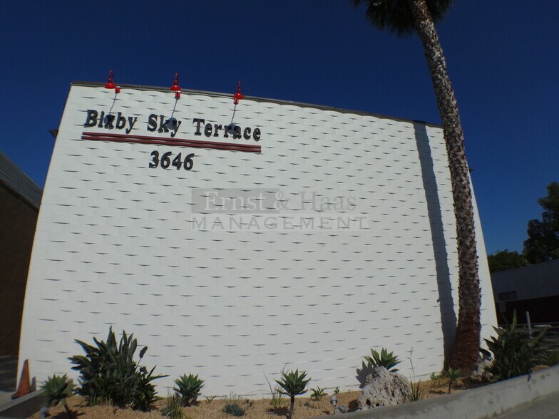 More Photos Of 3646 Long Beach Blvd, Long Beach Loft Creative Space For Sale