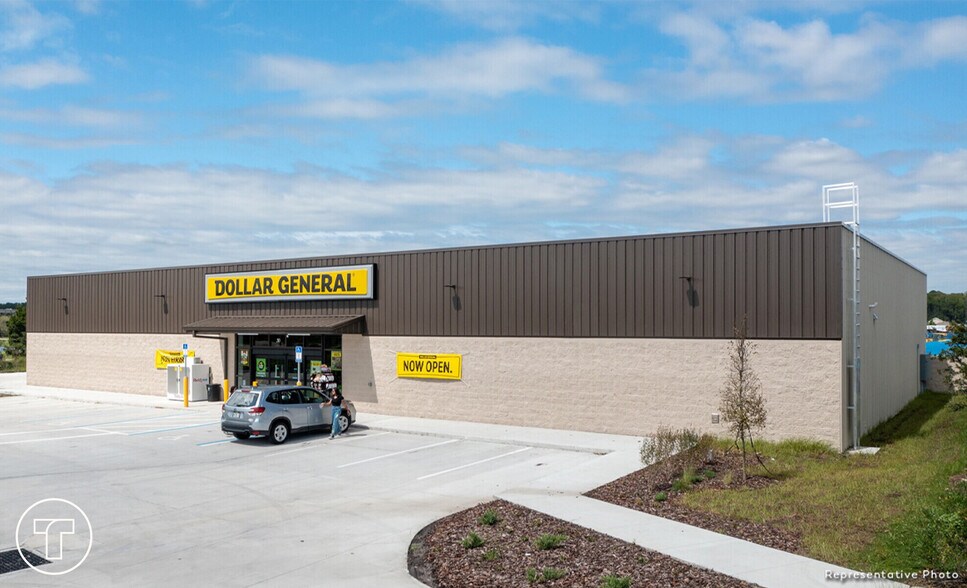 Primary Photo Of Hwy 175 4th St, Gowrie General Retail For Sale