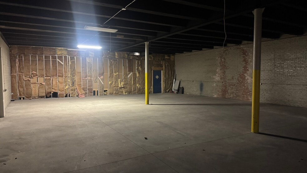 More Photos Of 6120 S Archer Rd, Summit Light Distribution For Lease