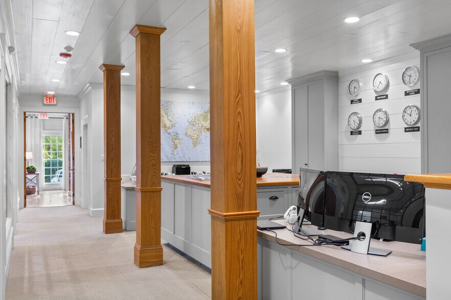 More Photos Of 2334 Lake Park Dr, Albany Office Residential For Sale