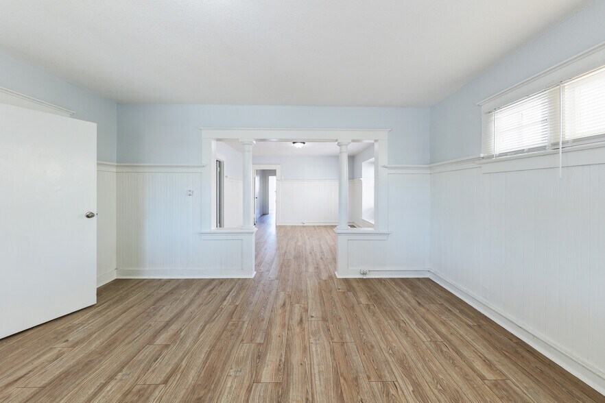 More Photos Of 15323 Paramount Blvd, Paramount General Retail For Sale