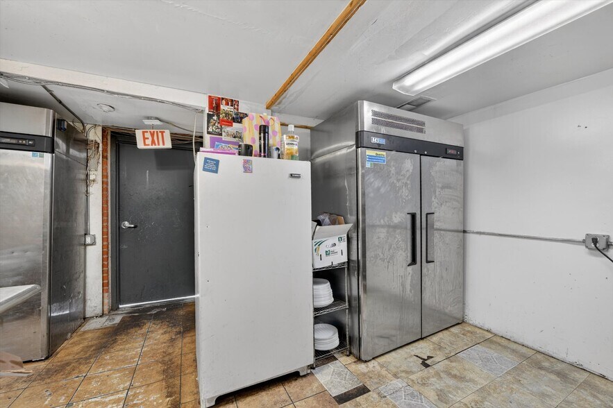More Photos Of 107 W Hickory St, Denton General Retail For Sale