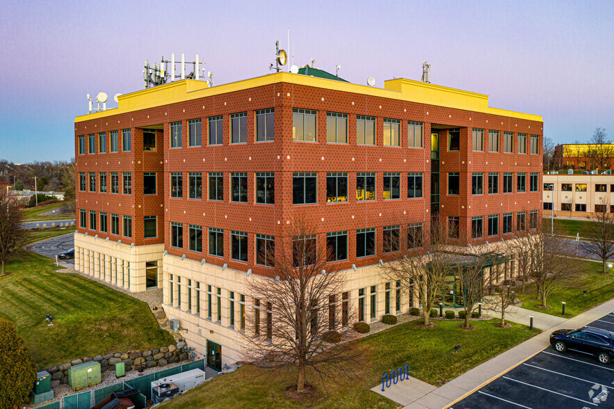 Primary Photo Of 2810 Crossroads Dr, Madison Coworking Space