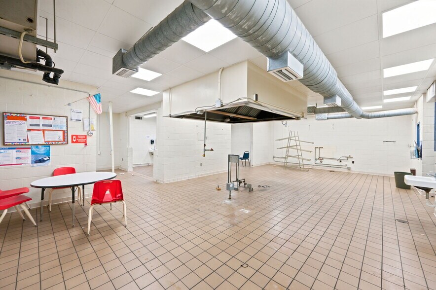 More Photos Of 320 E Miracle Strip Pky, Mary Esther General Retail For Sale