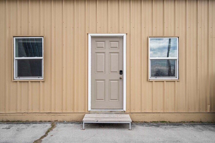 More Photos Of 205 Maple St, Overbrook Mixed Retail For Sale