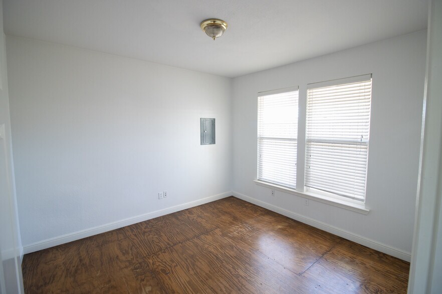 More Photos Of 2618 Bomar Ave, Dallas Land For Lease