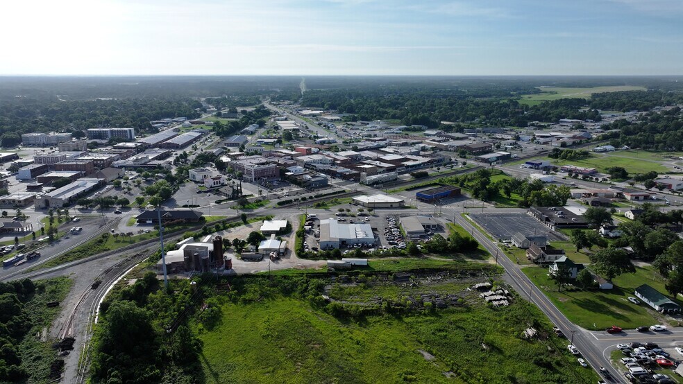 More Photos Of 130 2nd St W, Tifton Distribution For Sale