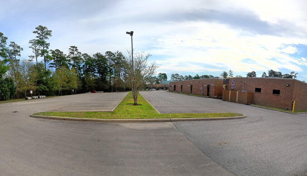 More Photos Of 2912 W Davis St, Conroe Loft Creative Space For Lease