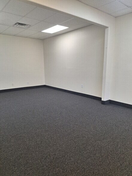 More Photos Of 4460 W Reno Ave, Las Vegas Light Manufacturing For Lease