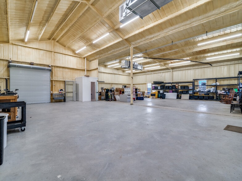 More Photos Of 1840 County Road 4309 N, Greenville Flex For Sale
