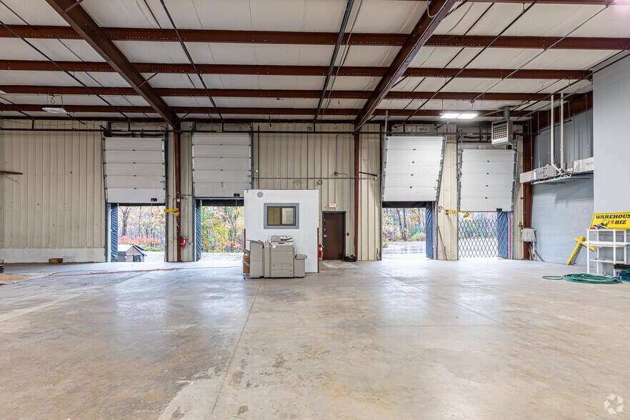 More Photos Of 299 Industrial Ln, Torrington Distribution For Lease