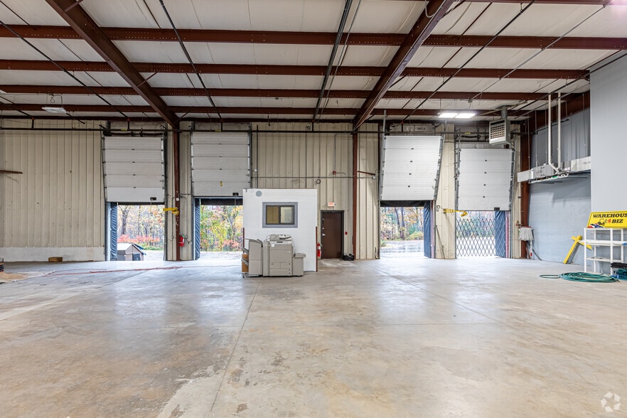 More Photos Of 299 Industrial Ln, Torrington Distribution For Lease