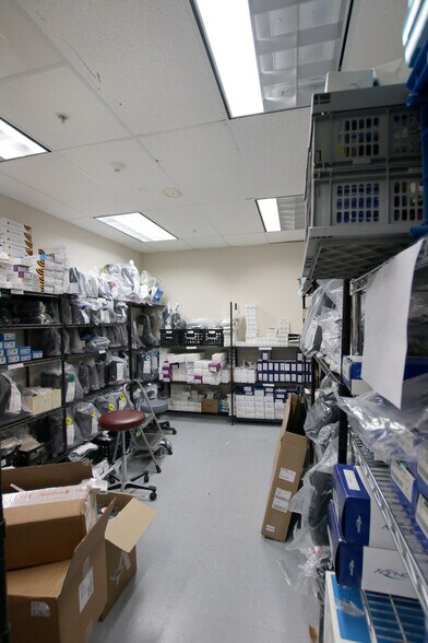 More Photos Of 16 Pelham Rd, Salem Medical For Sale