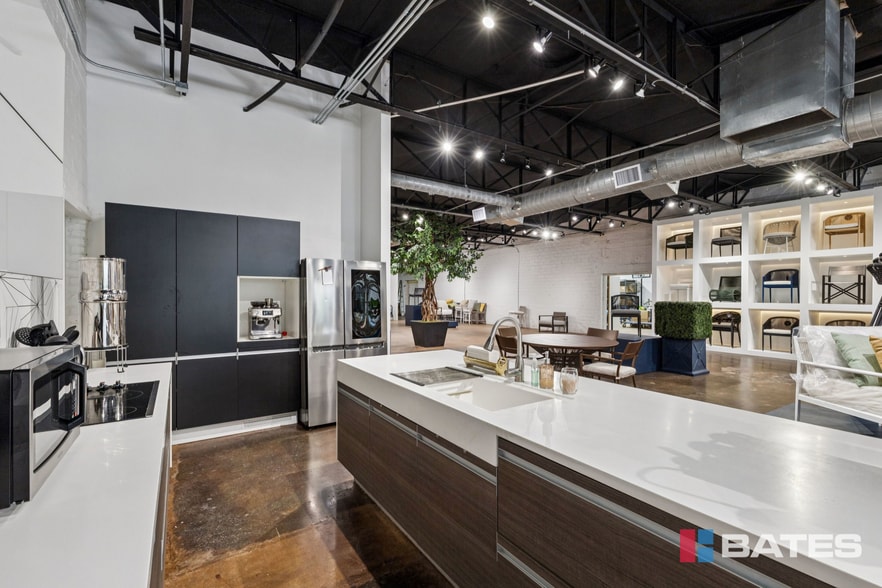 More Photos Of 1839 E Levee St, Dallas Light Distribution For Sale