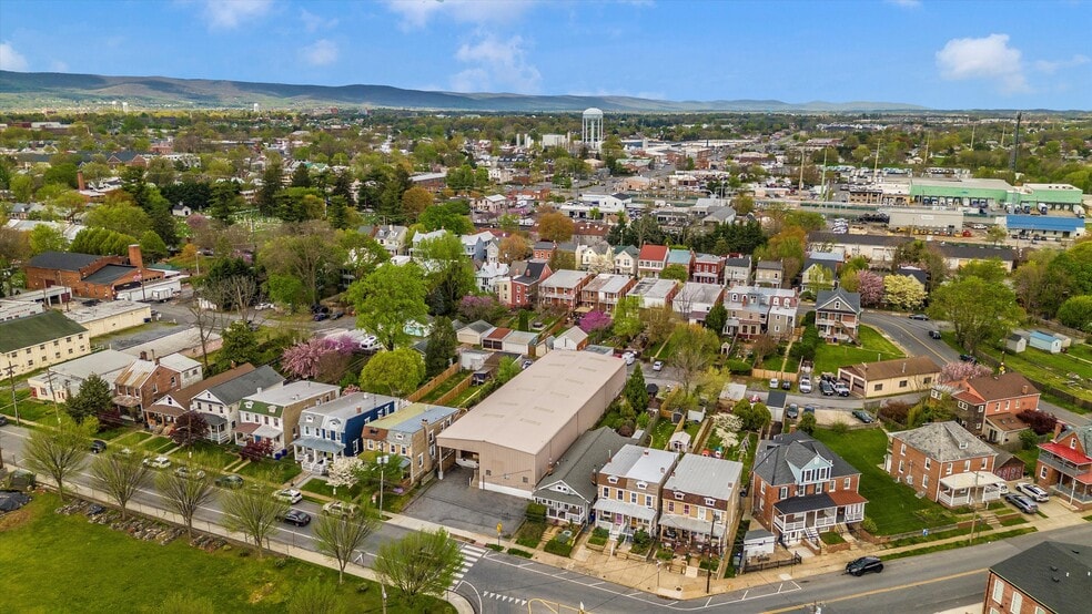 More Photos Of 329 E 2nd St, Frederick Warehouse For Lease