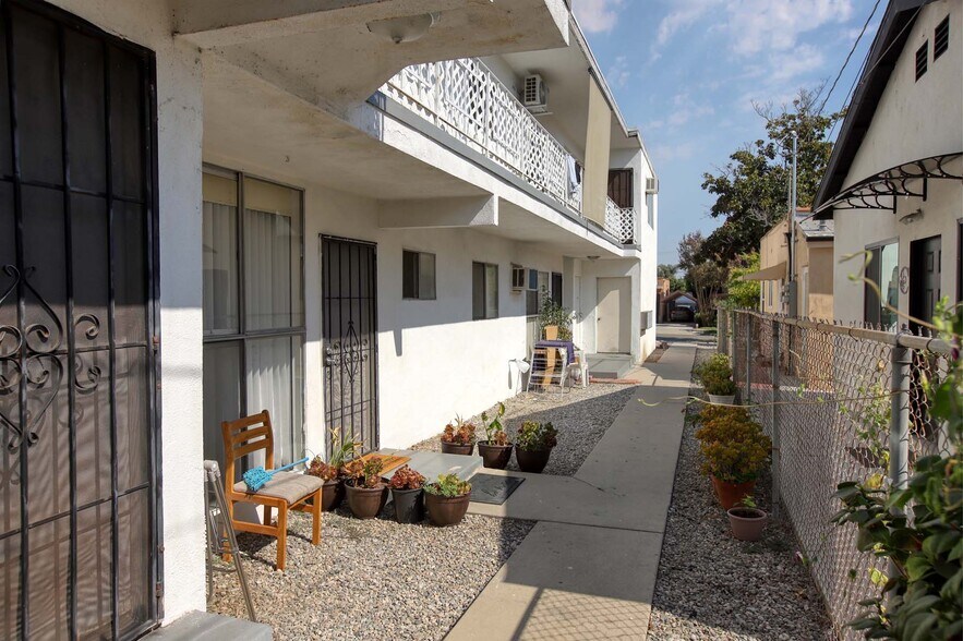 More Photos Of 1055 Grover Ave, Glendale Apartments For Sale