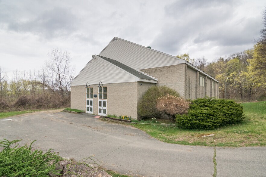 More Photos Of 154 S Mountain Rd, Northfield Schools For Sale