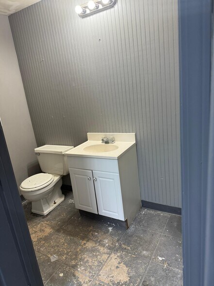 More Photos Of 1350 Commerce Dr, Stockbridge Warehouse For Lease