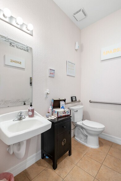 More Photos Of 934 Cypress Village Blvd, Sun City Center Office For Sale
