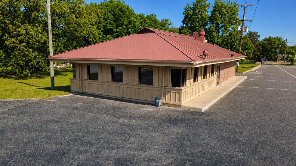 More Photos Of 3021 Eastend Dr, Humboldt Freestanding For Lease