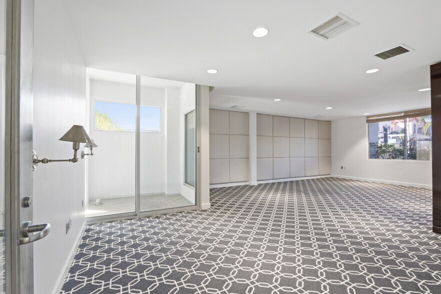 More Photos Of 270 N Canon Dr, Beverly Hills Office For Lease