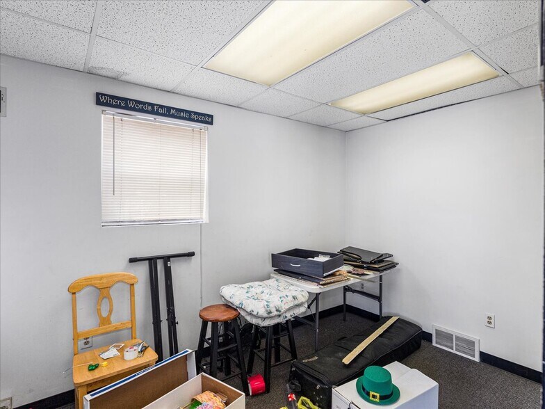 More Photos Of 2600 Duss Ave, Ambridge Unknown For Sale