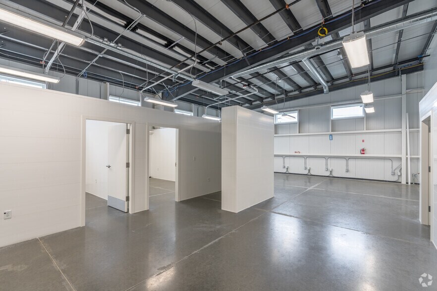 More Photos Of 7897 Randolph Rd NE, Moses Lake Manufacturing For Lease