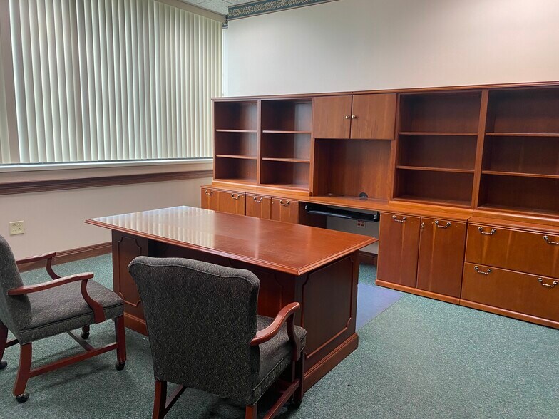 More Photos Of 300 Southtown Blvd, Owensboro Office For Lease