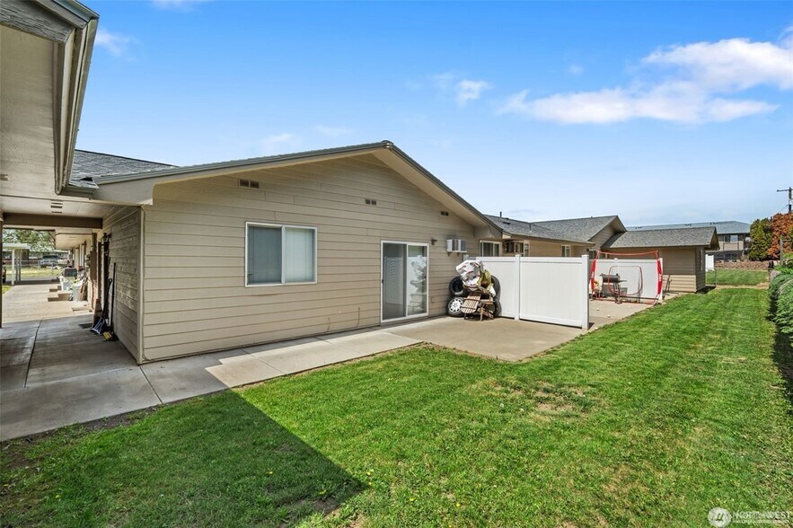 More Photos Of 1011-1015 S 48th Ave, Yakima Apartments For Sale