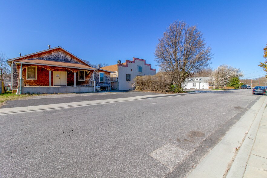 More Photos Of 620-626 Franklin Ave, Essex Warehouse For Sale