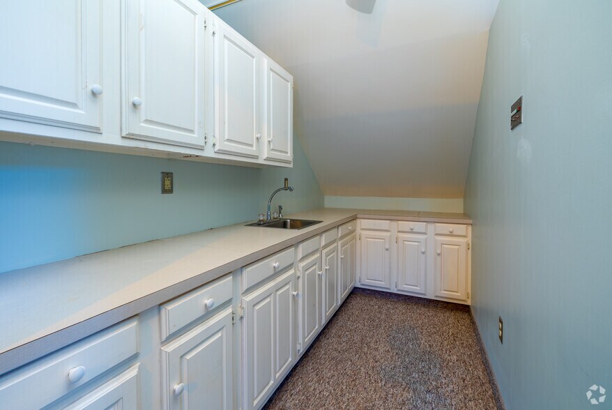 More Photos Of 109 Colon St, Beverly Medical For Lease