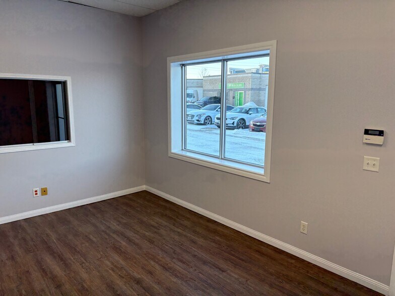 More Photos Of 667 Welham Rd, Barrie Warehouse For Lease
