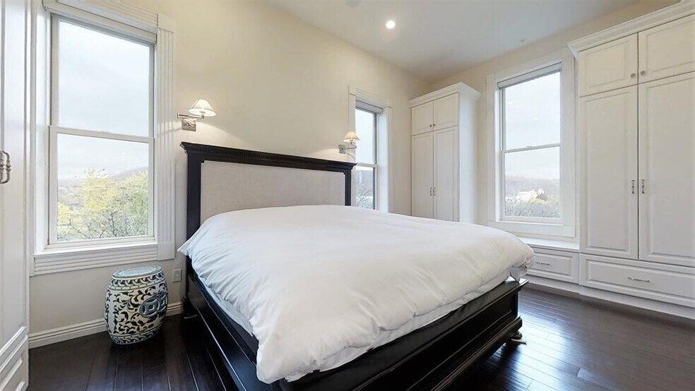 More Photos Of 29 E Market St, Corning Office Residential For Lease